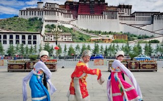 跟团去西藏旅游费用是多少？西藏旅游团报价一般多少钱？